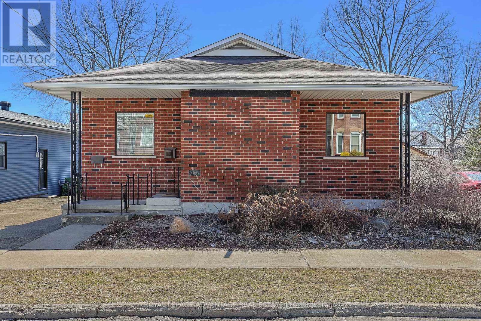 












37 WILLIAM STREET E

,
Smiths Falls,




Ontario
K7A1C3

