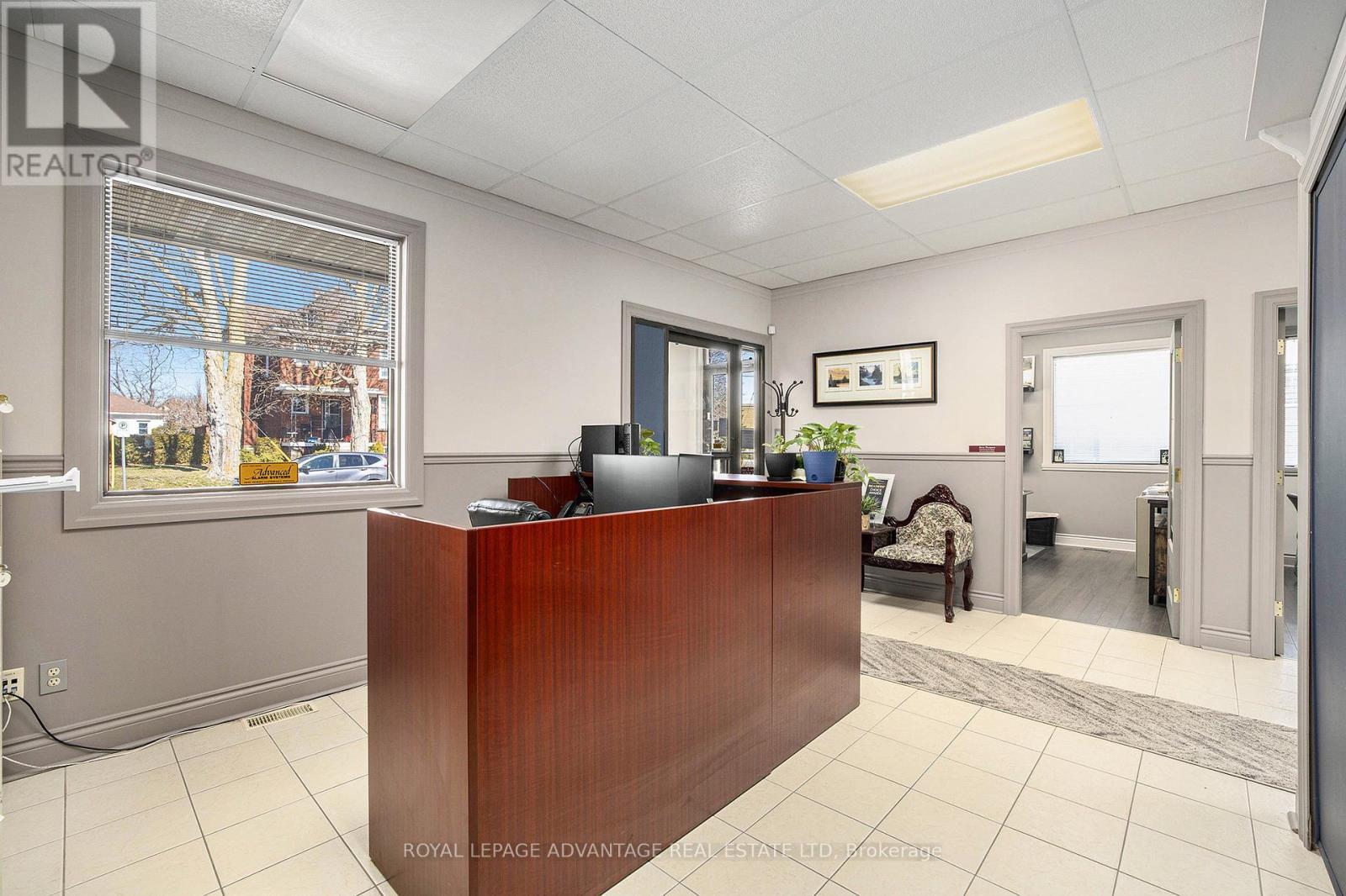 












37 WILLIAM STREET E

,
Smiths Falls,




Ontario
K7A1C3

