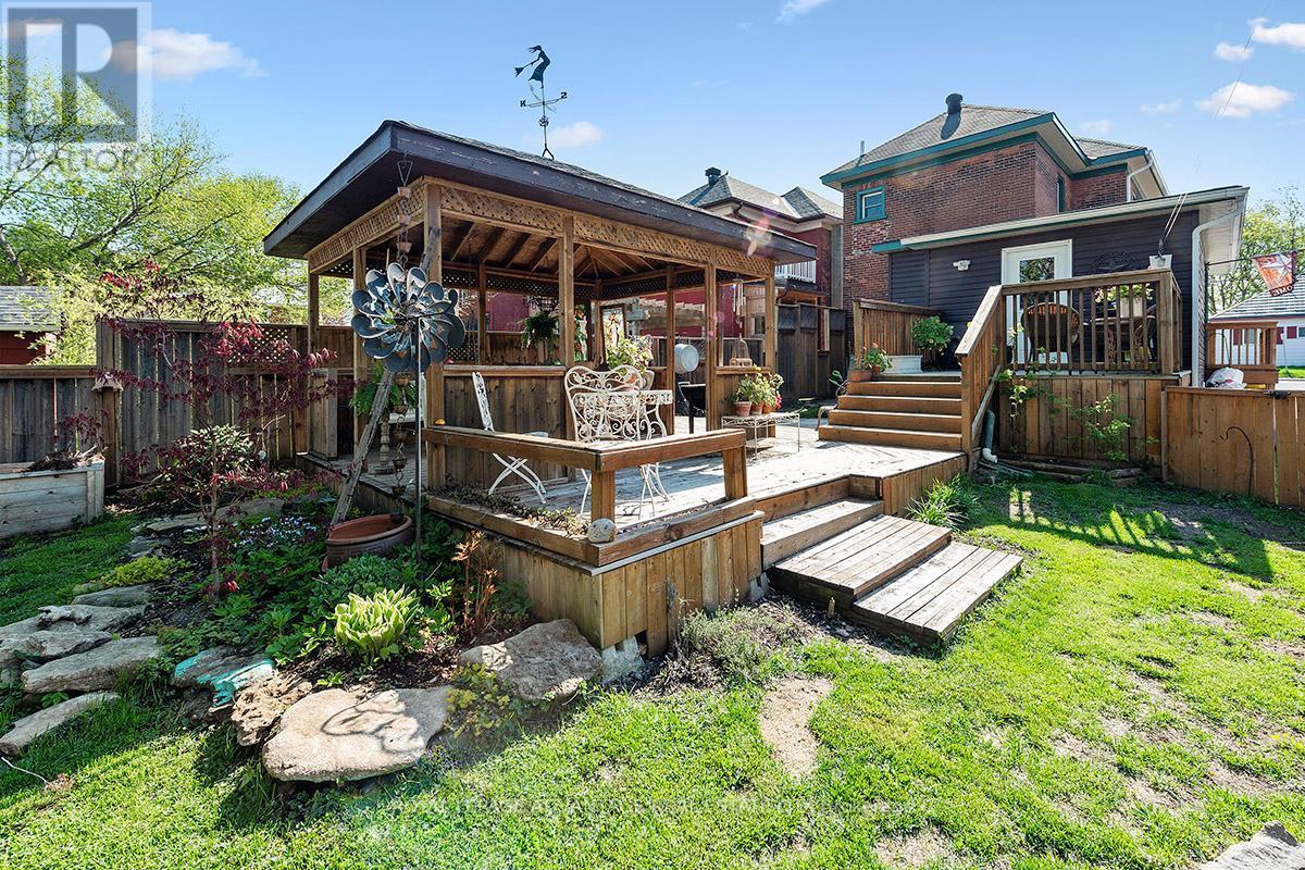 












162 CHAMBERS STREET

,
Smith Falls,




Ontario
K7A2Z4

