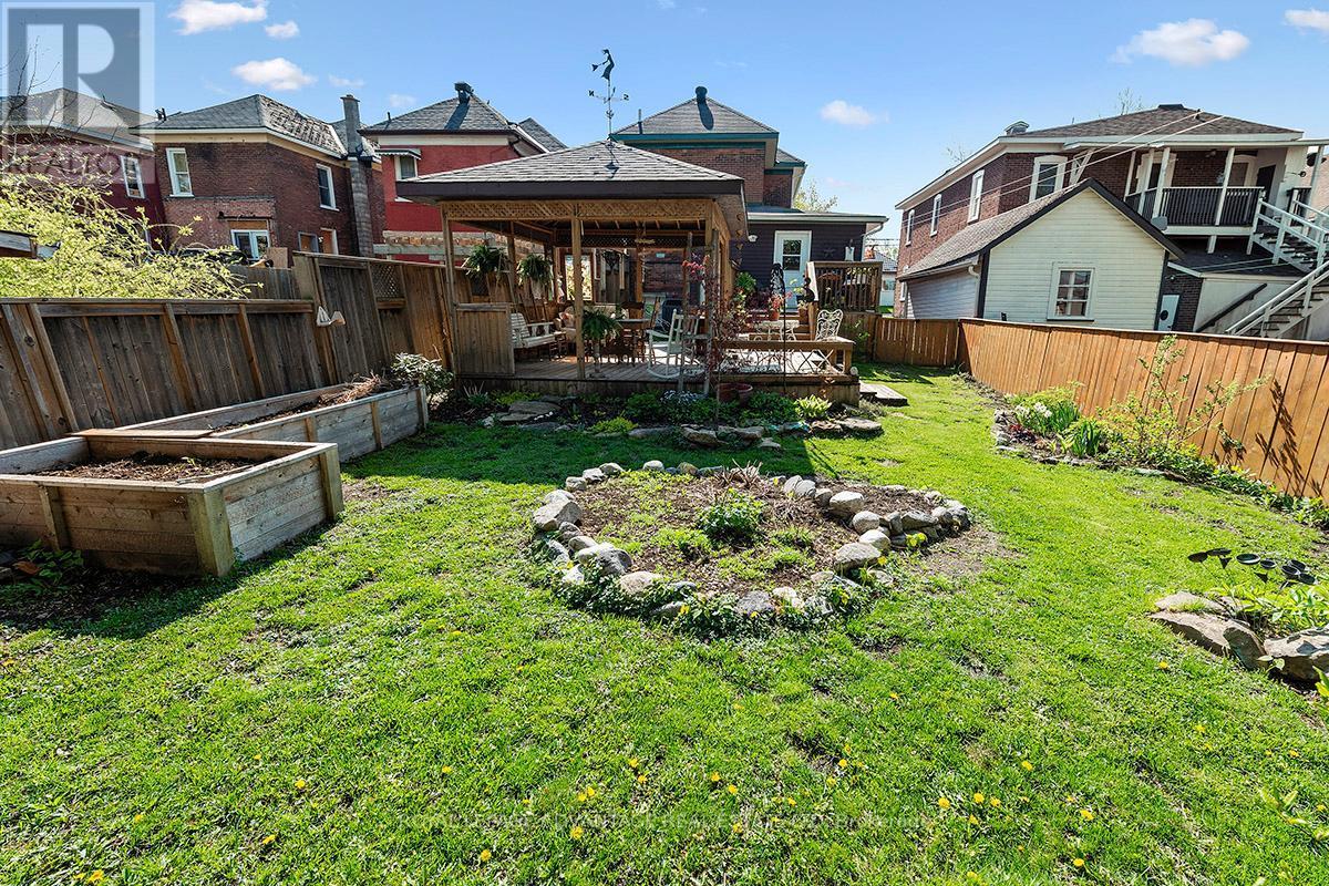 












162 CHAMBERS STREET

,
Smith Falls,




Ontario
K7A2Z4

