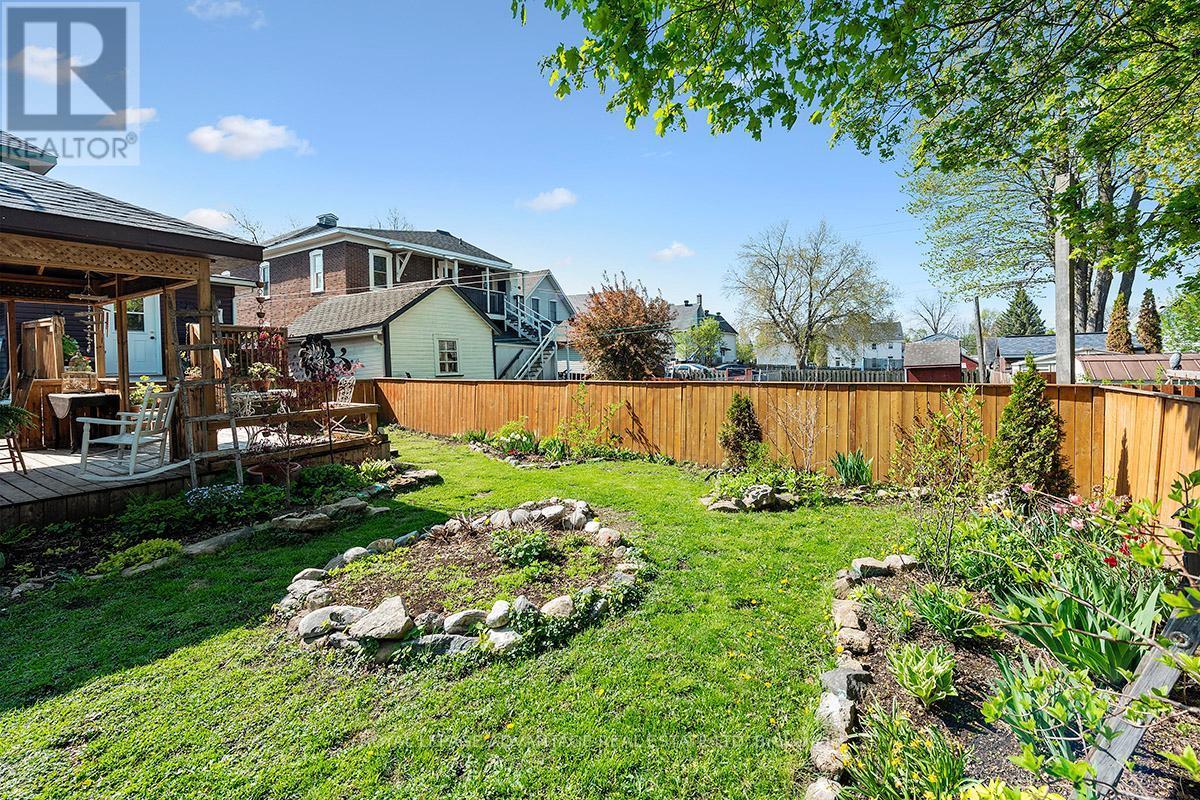 












162 CHAMBERS STREET

,
Smith Falls,




Ontario
K7A2Z4

