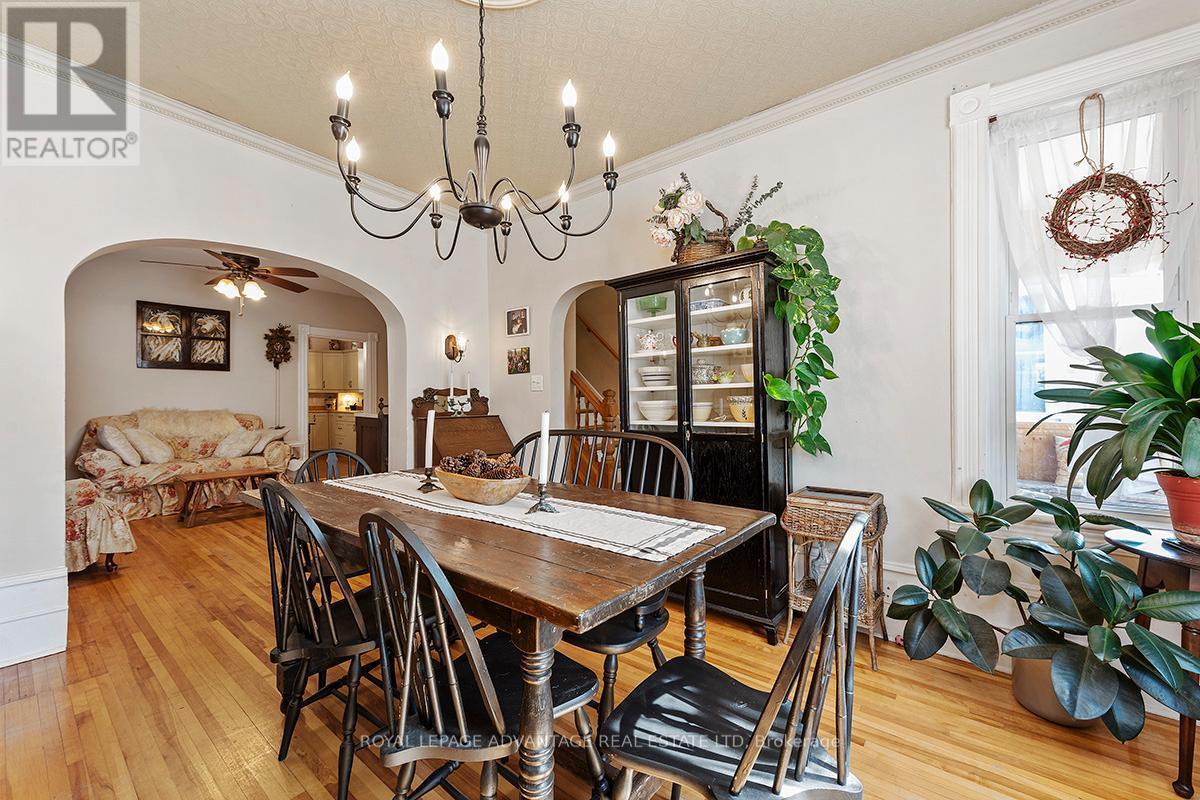 












162 CHAMBERS STREET

,
Smith Falls,




Ontario
K7A2Z4

