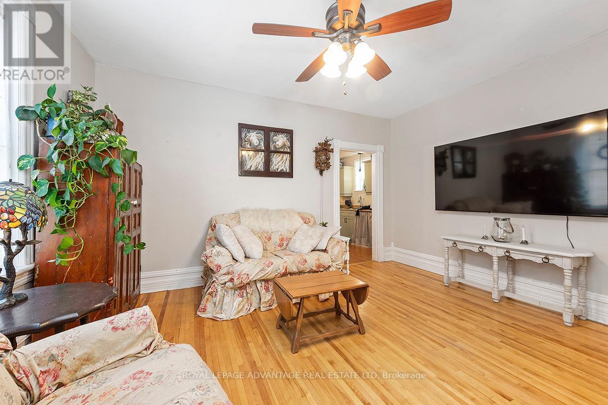 












162 CHAMBERS STREET

,
Smith Falls,




Ontario
K7A2Z4

