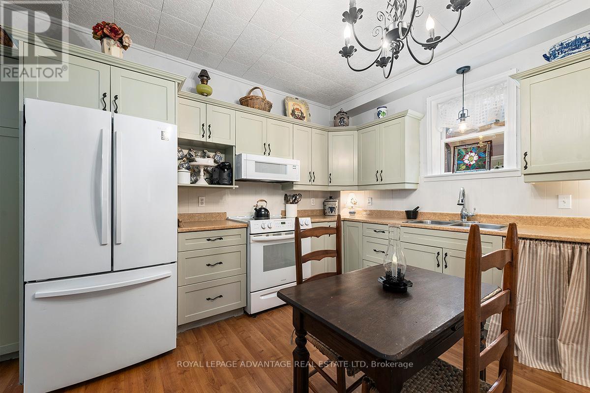 












162 CHAMBERS STREET

,
Smith Falls,




Ontario
K7A2Z4

