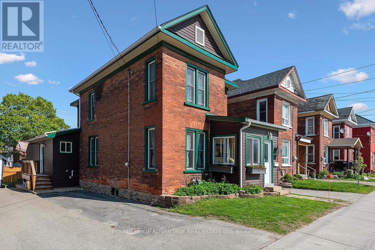












162 CHAMBERS STREET

,
Smith Falls,




Ontario
K7A2Z4


