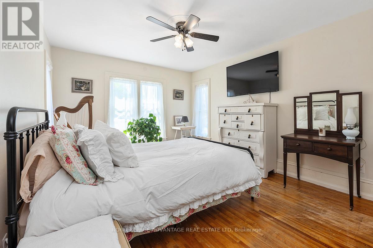 












162 CHAMBERS STREET

,
Smith Falls,




Ontario
K7A2Z4

