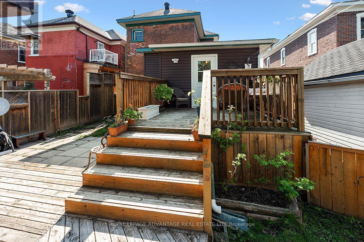 












162 CHAMBERS STREET

,
Smith Falls,




Ontario
K7A2Z4

