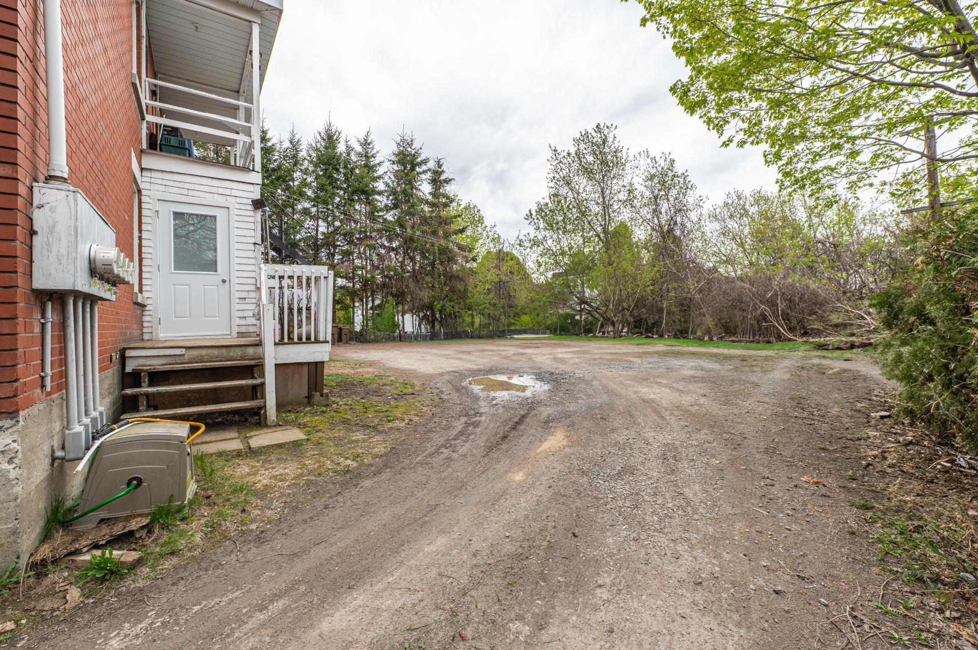 









10

 - 16


Rue de St-Pierre

,
Saint-Jérôme,




QC
J7Y1Z8

