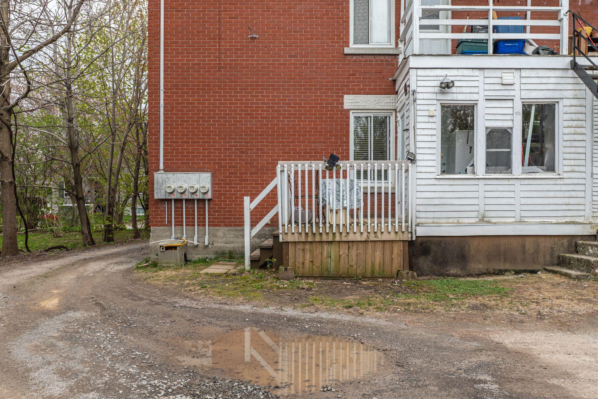









10

 - 16


Rue de St-Pierre

,
Saint-Jérôme,




QC
J7Y1Z8

