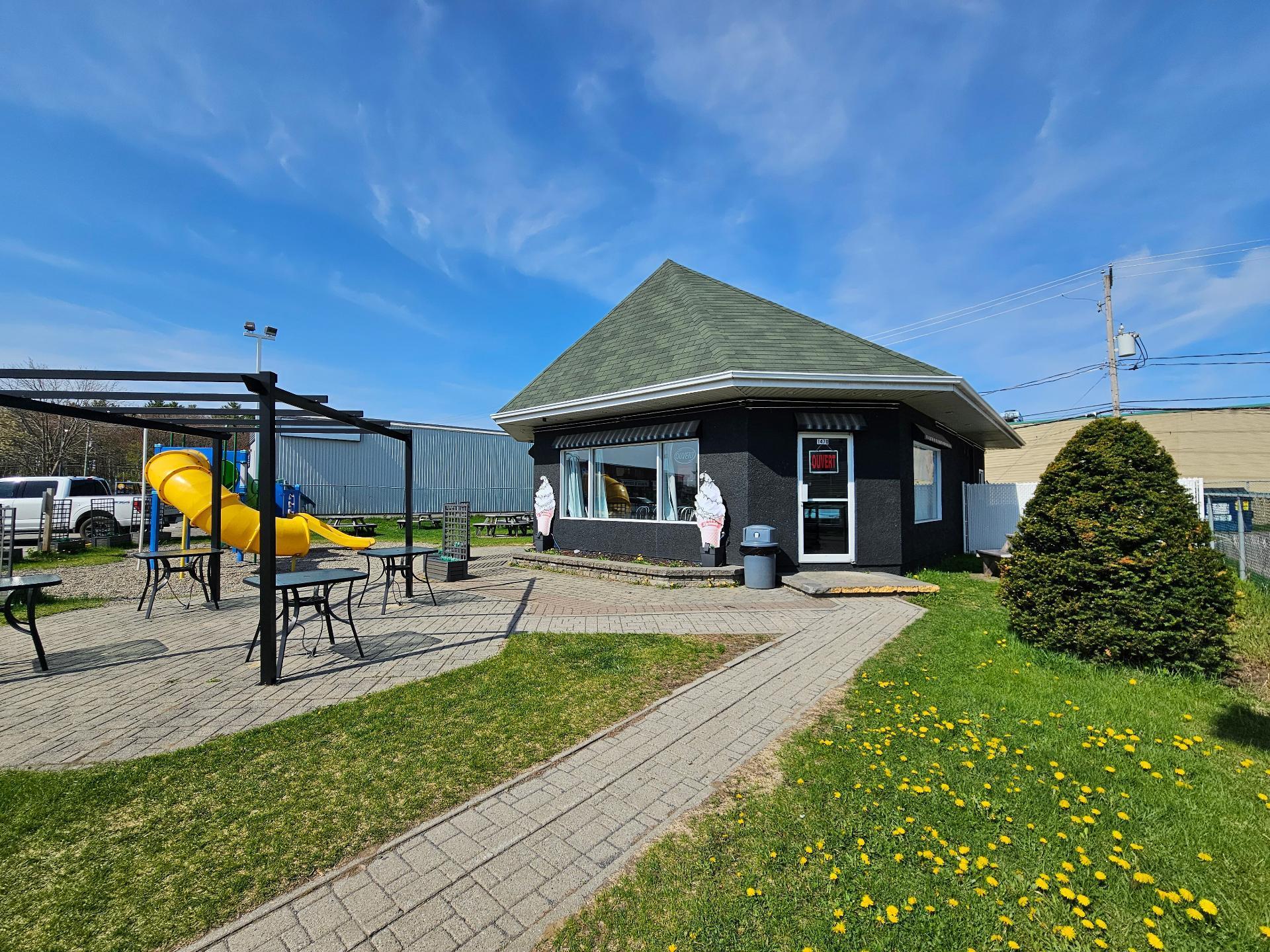 









1470


Mtée Major

,
Terrebonne (La Plaine),




QC
J7M1E6

