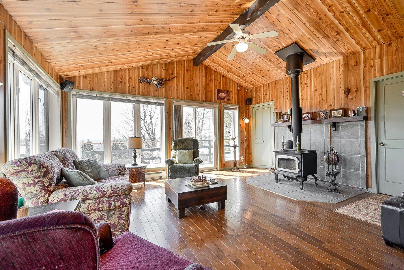 









1000


Rue Béique

,
Mont-Saint-Hilaire,




QC
J3G4S6

