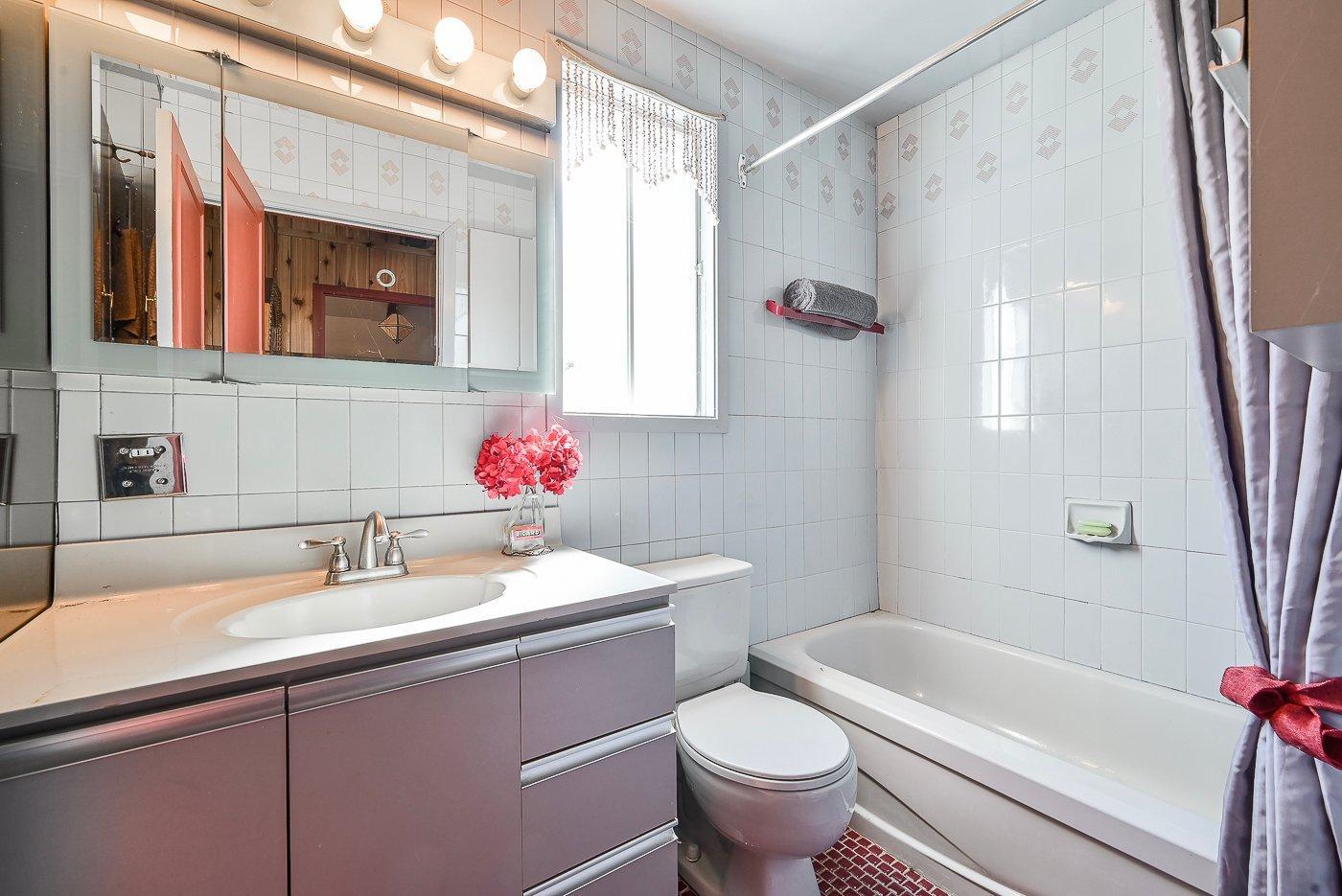 









1000


Rue Béique

,
Mont-Saint-Hilaire,




QC
J3G4S6

