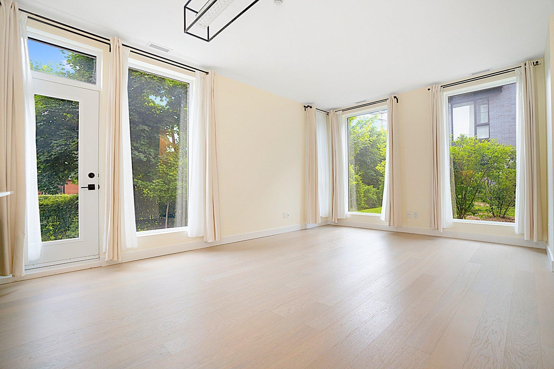 









1911


Rue Suzanne-Coallier

,
Montréal (Saint-Laurent),




QC
H4M0A8

