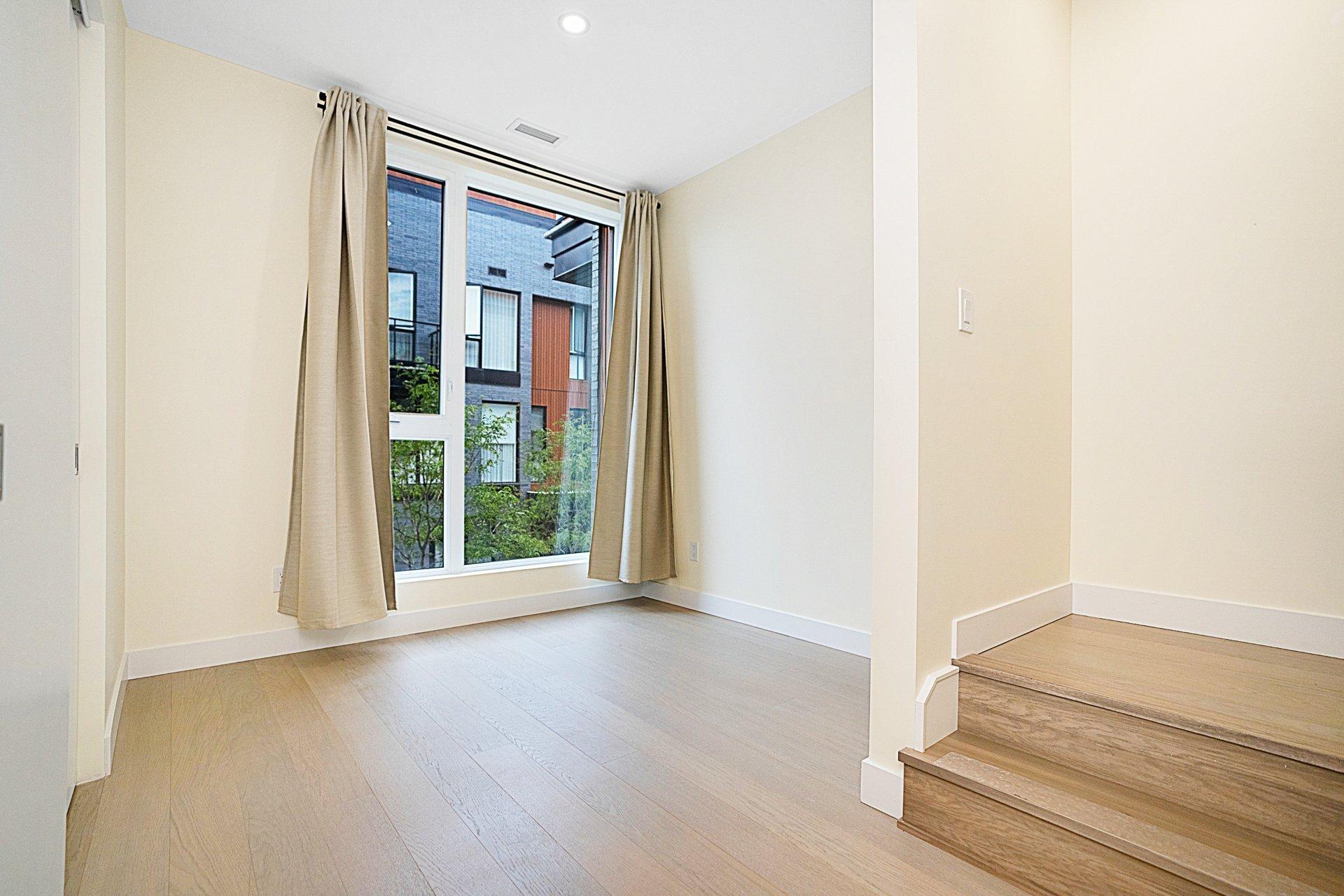 









1911


Rue Suzanne-Coallier

,
Montréal (Saint-Laurent),




QC
H4M0A8

