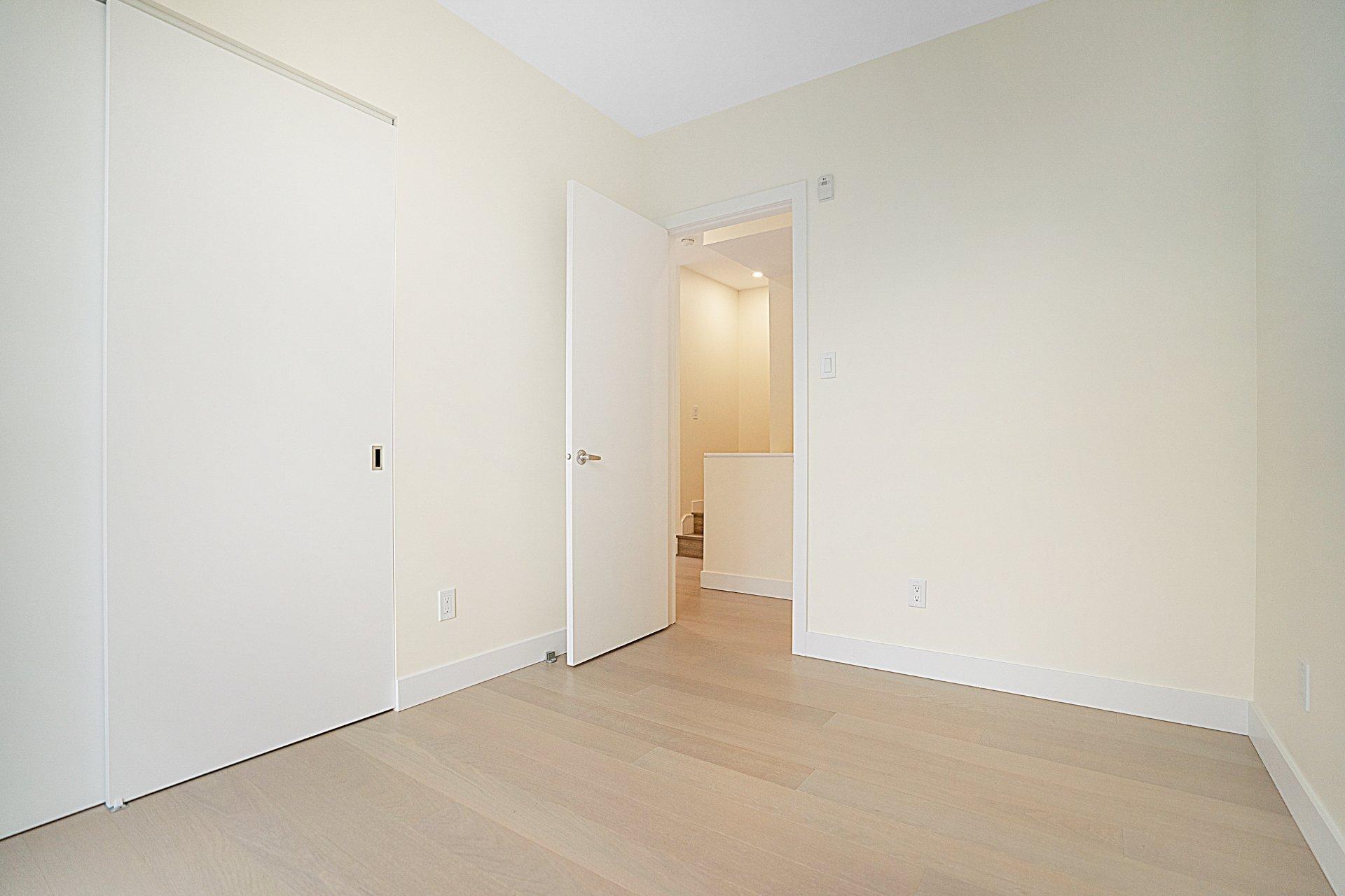 









1911


Rue Suzanne-Coallier

,
Montréal (Saint-Laurent),




QC
H4M0A8

