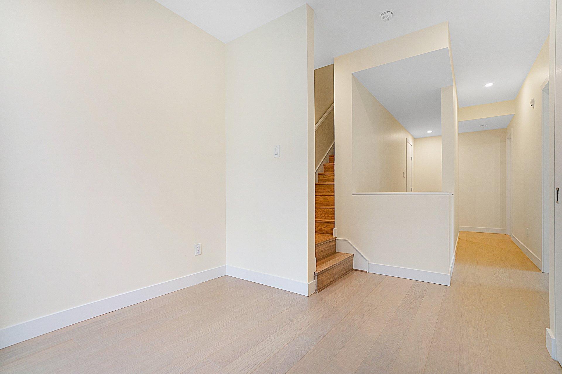









1911


Rue Suzanne-Coallier

,
Montréal (Saint-Laurent),




QC
H4M0A8

