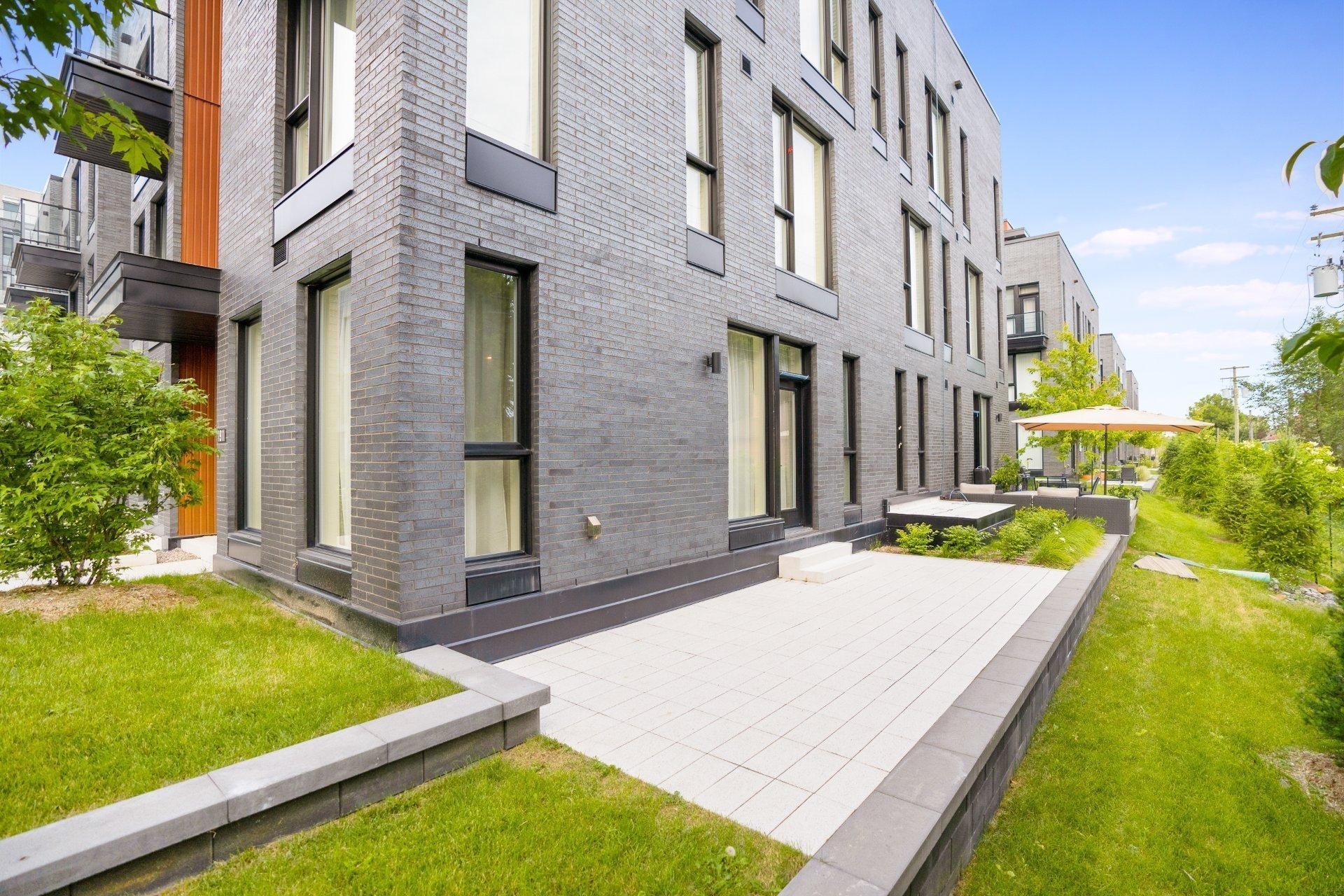 









1911


Rue Suzanne-Coallier

,
Montréal (Saint-Laurent),




QC
H4M0A8

