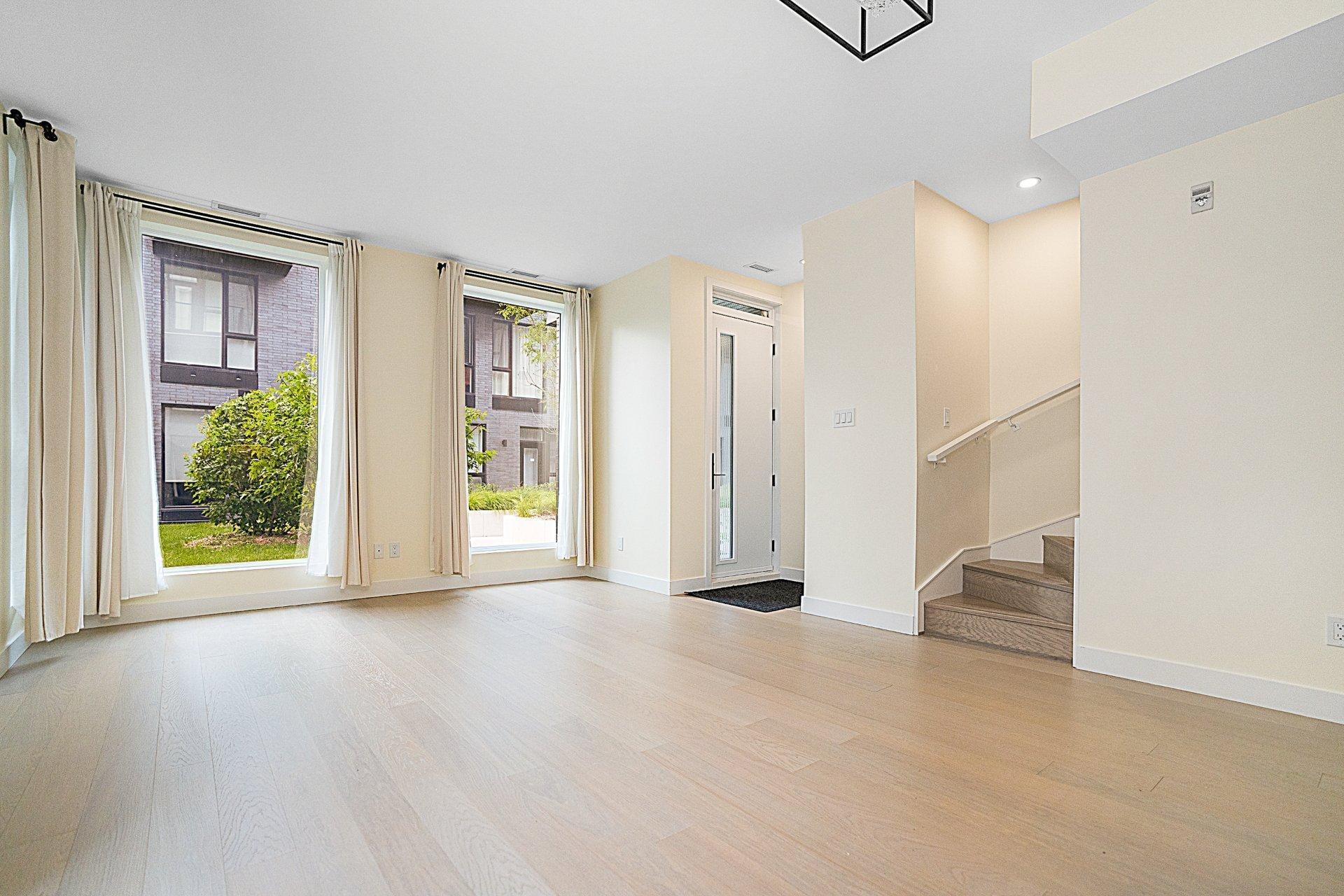 









1911


Rue Suzanne-Coallier

,
Montréal (Saint-Laurent),




QC
H4M0A8

