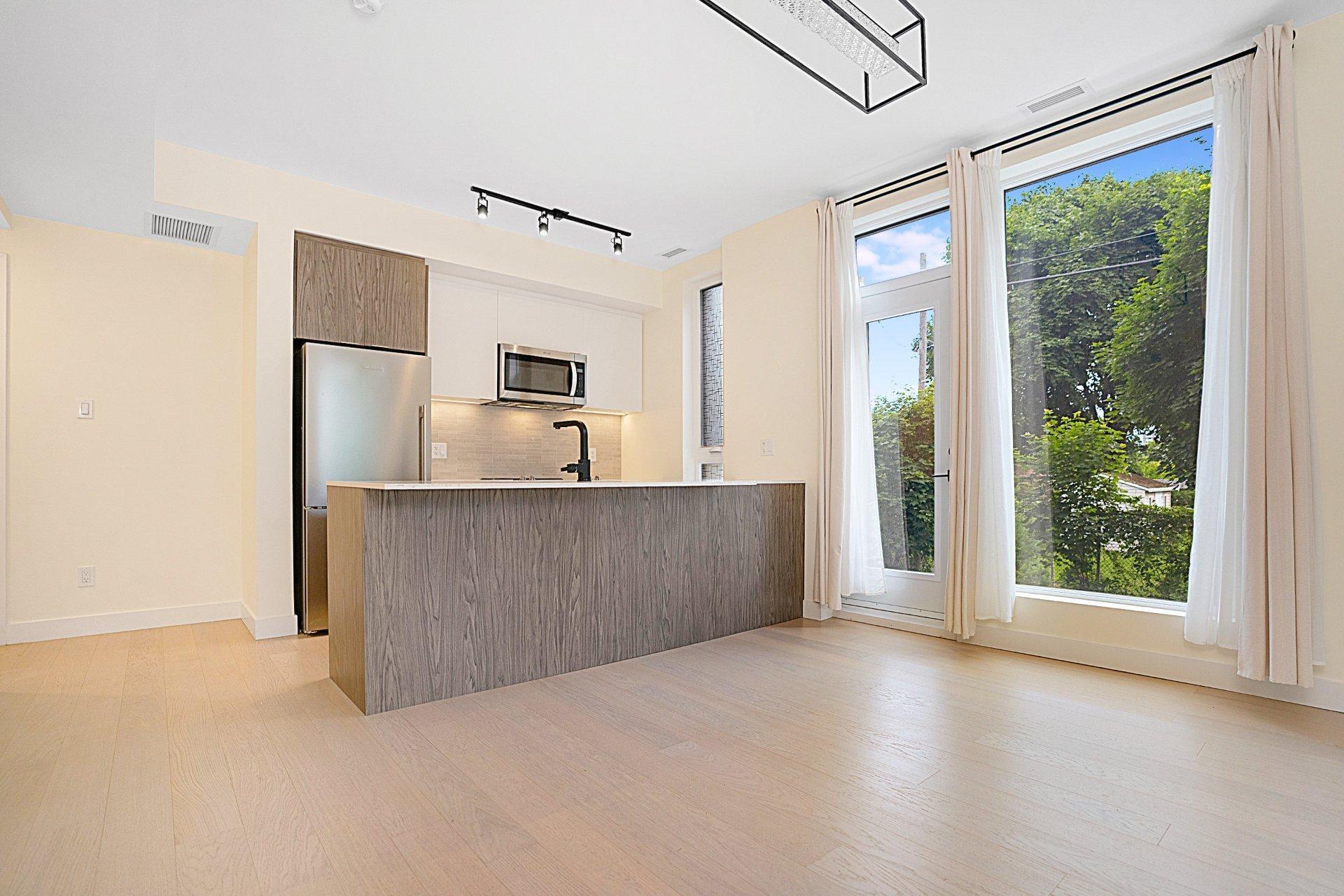 









1911


Rue Suzanne-Coallier

,
Montréal (Saint-Laurent),




QC
H4M0A8

