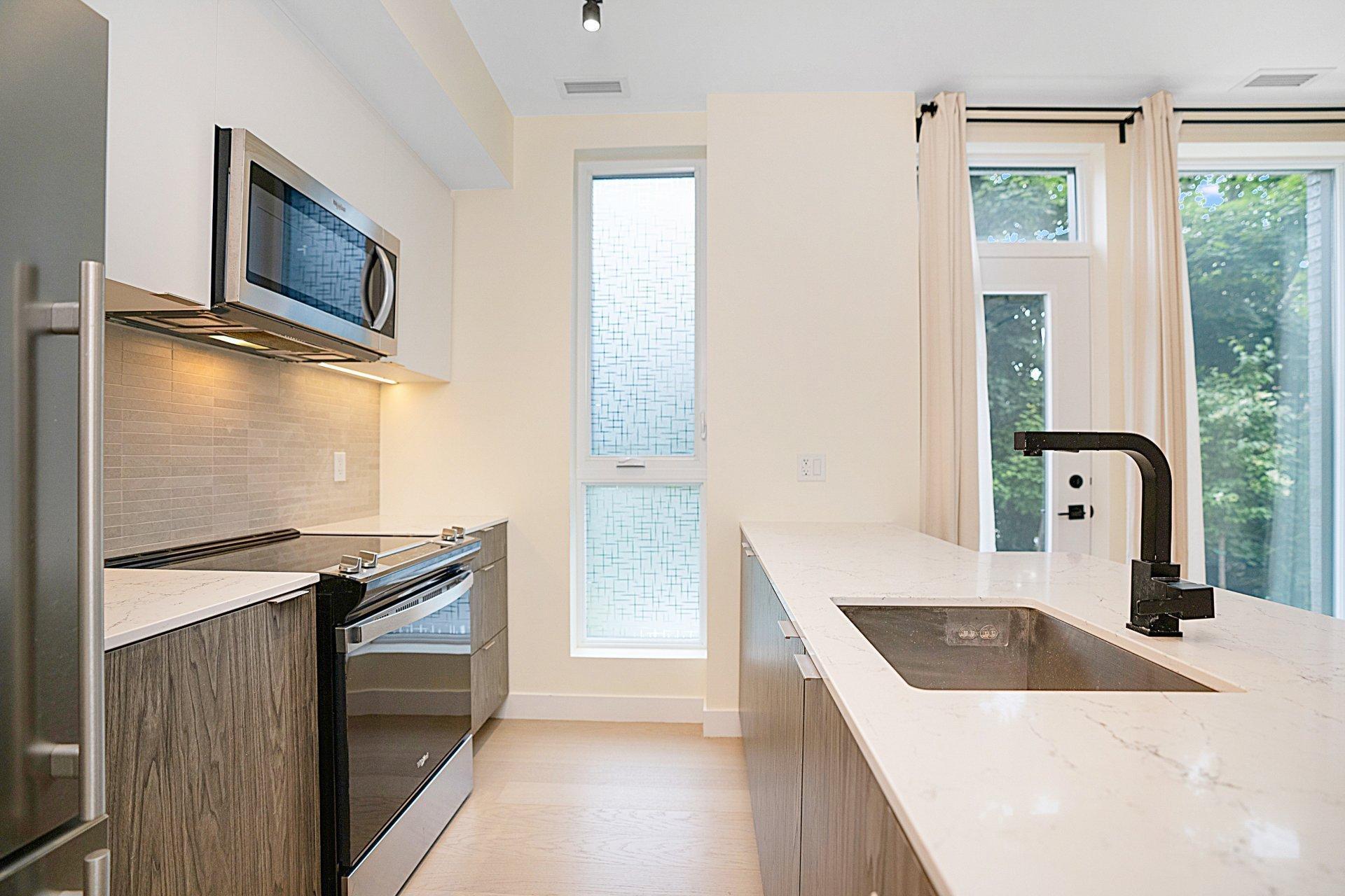 









1911


Rue Suzanne-Coallier

,
Montréal (Saint-Laurent),




QC
H4M0A8

