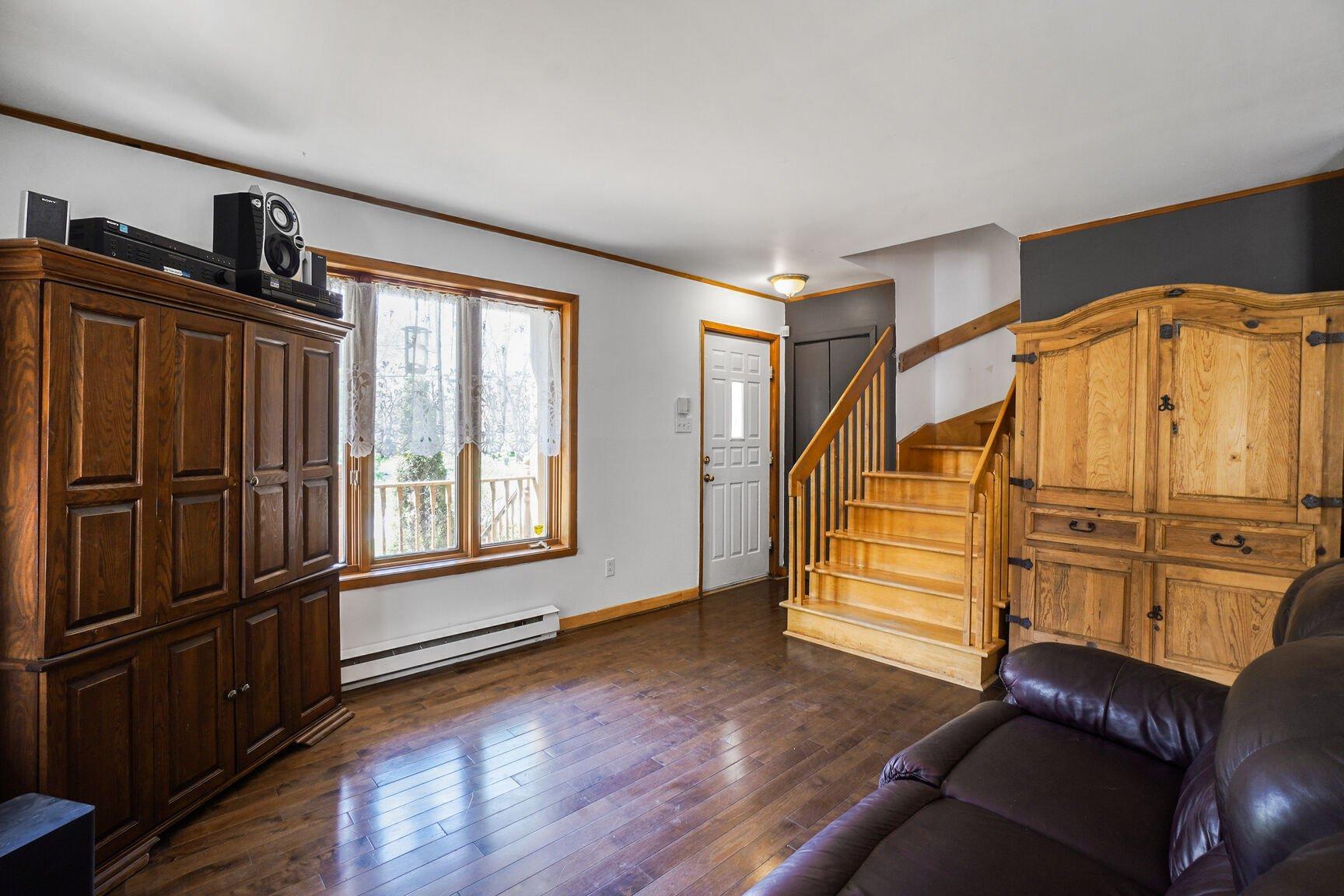 









2043


Av. Pierre

,
Mascouche,




QC
J7K3C2

