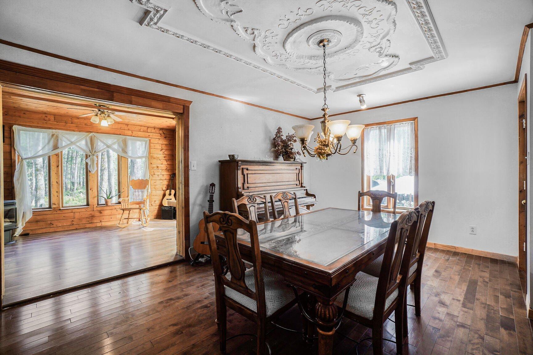 









2043


Av. Pierre

,
Mascouche,




QC
J7K3C2

