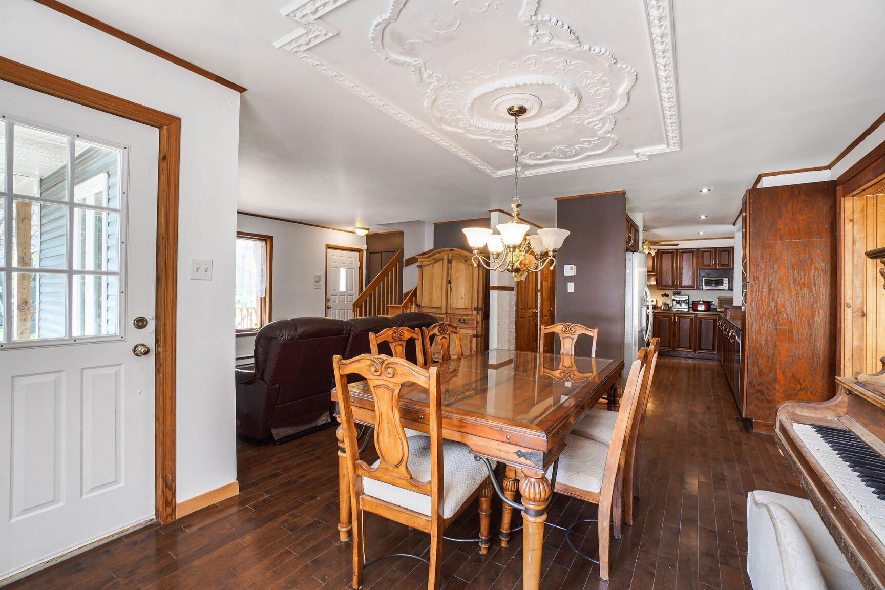 









2043


Av. Pierre

,
Mascouche,




QC
J7K3C2

