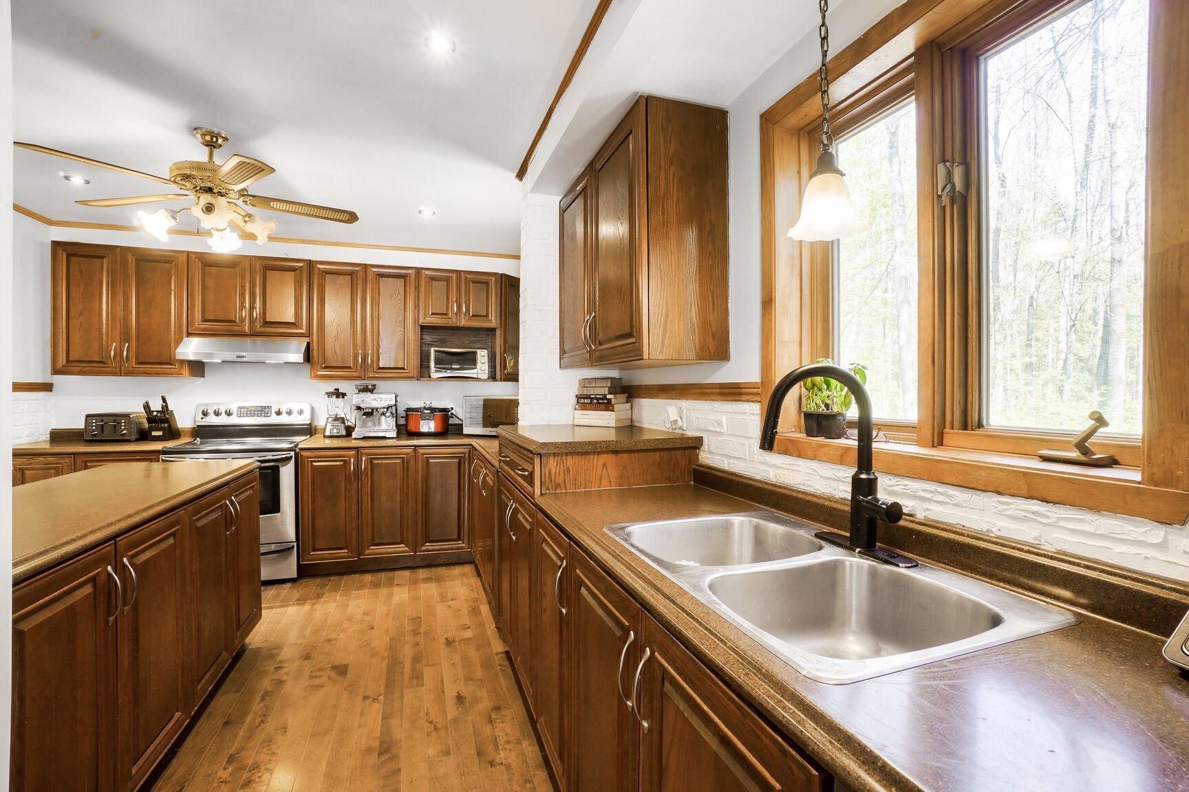 









2043


Av. Pierre

,
Mascouche,




QC
J7K3C2

