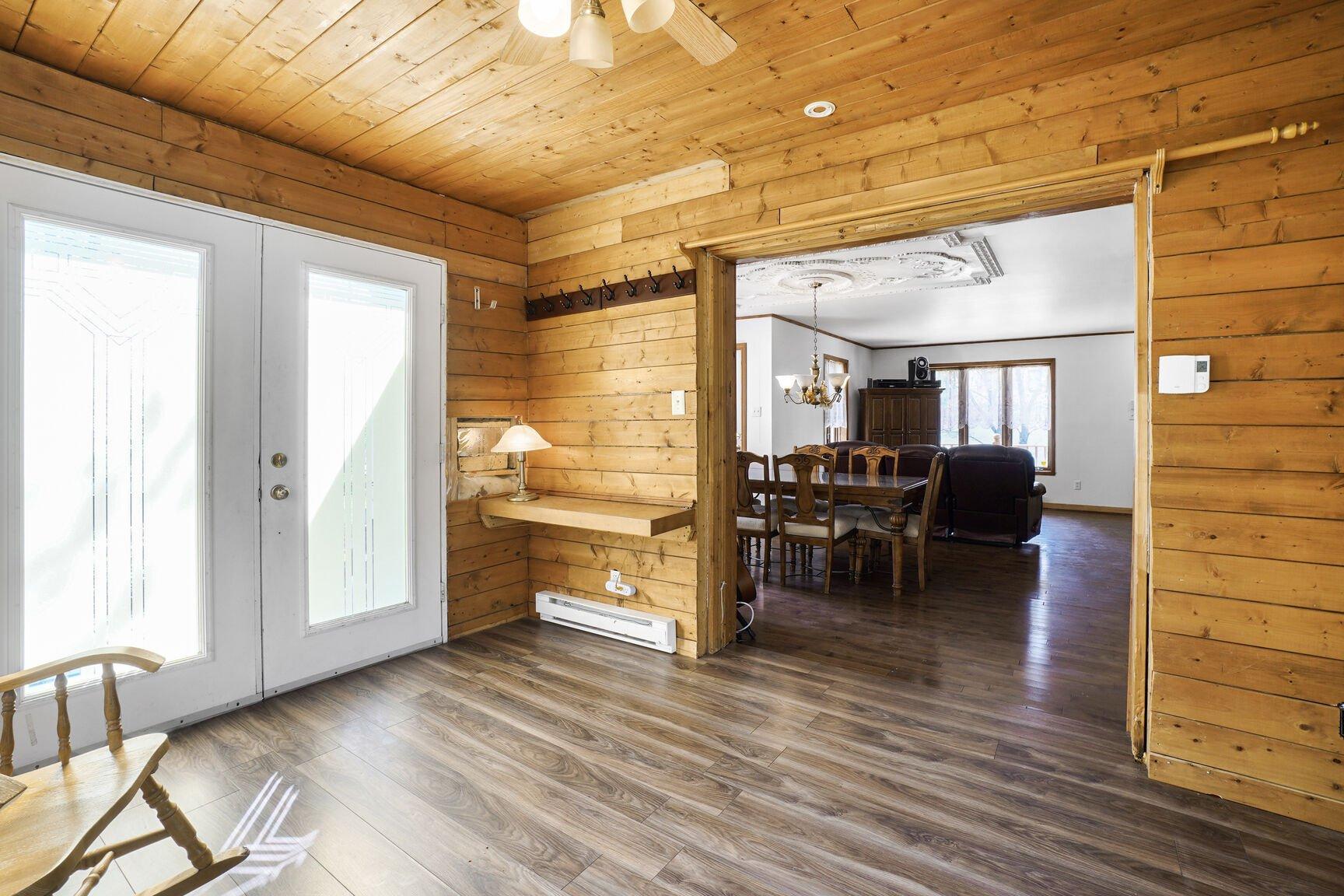 









2043


Av. Pierre

,
Mascouche,




QC
J7K3C2

