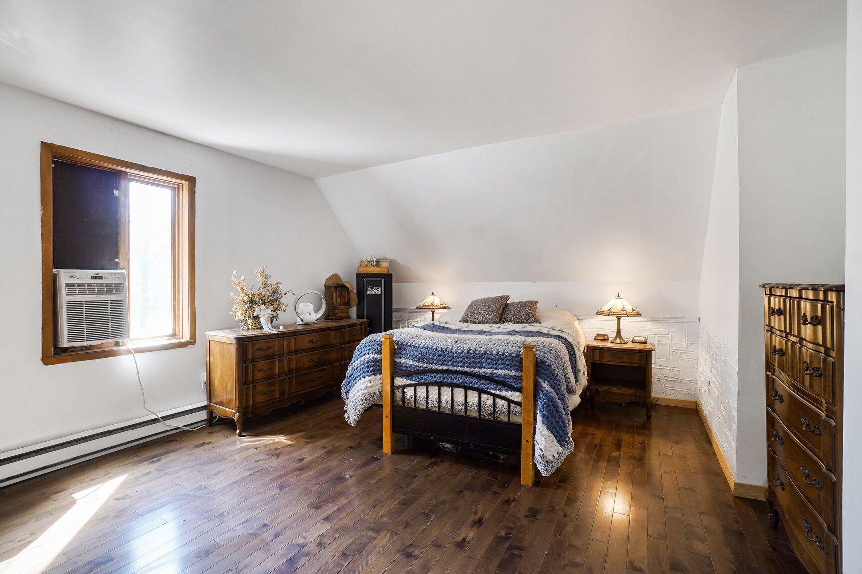 









2043


Av. Pierre

,
Mascouche,




QC
J7K3C2

