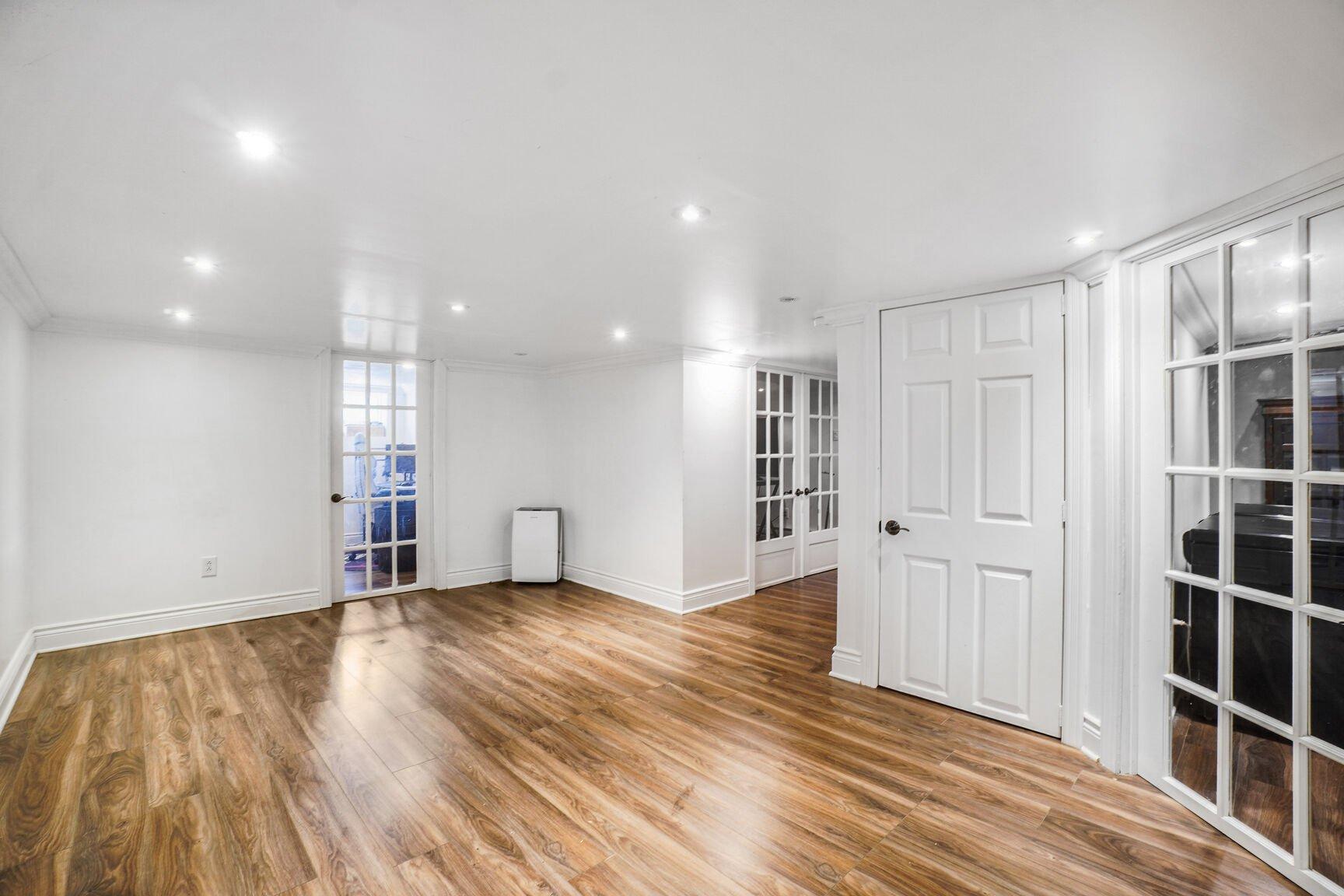 









2043


Av. Pierre

,
Mascouche,




QC
J7K3C2

