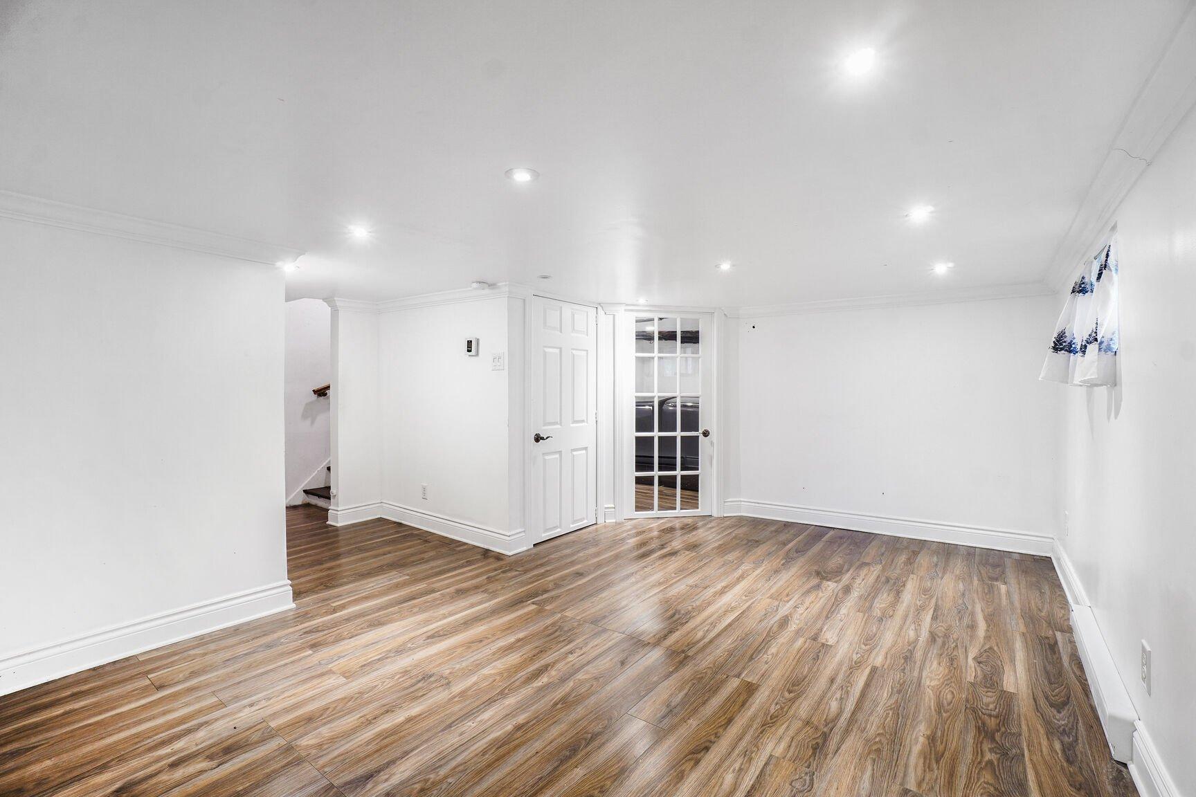 









2043


Av. Pierre

,
Mascouche,




QC
J7K3C2

