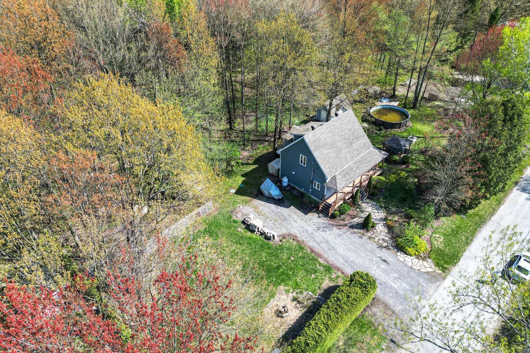 









2043


Av. Pierre

,
Mascouche,




QC
J7K3C2

