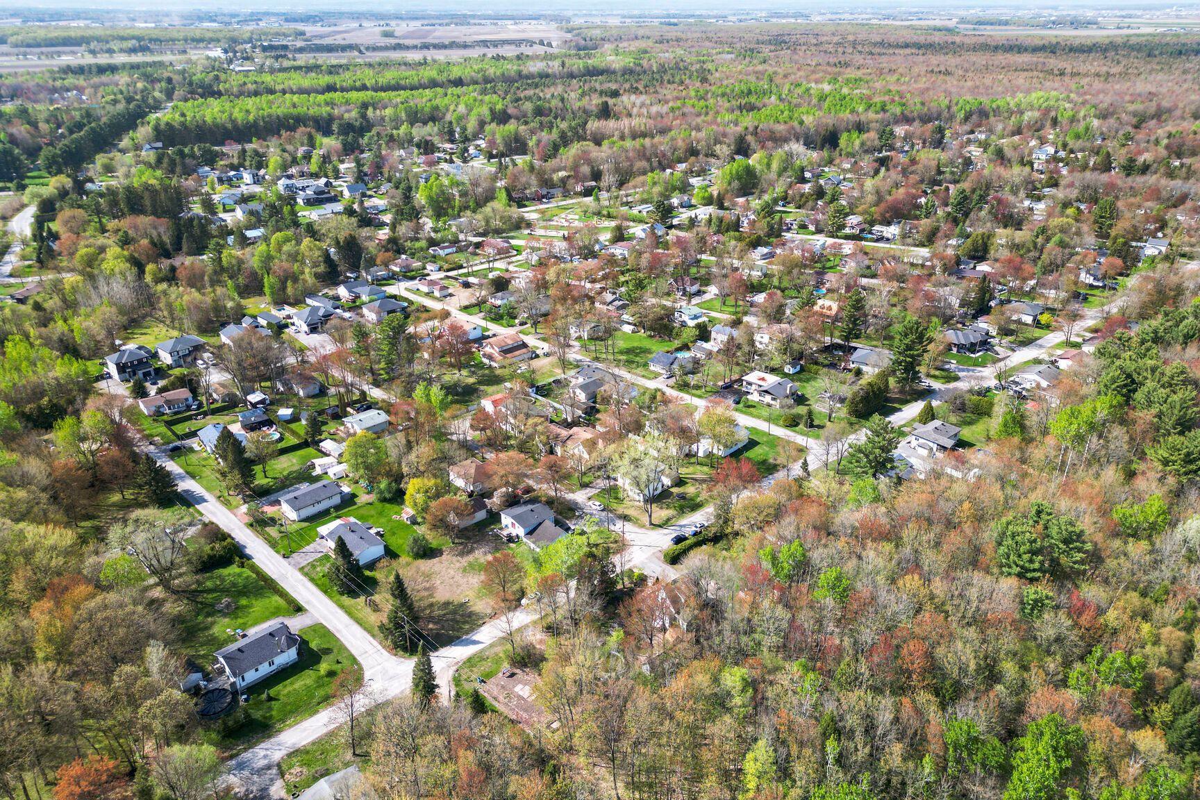 









2043


Av. Pierre

,
Mascouche,




QC
J7K3C2

