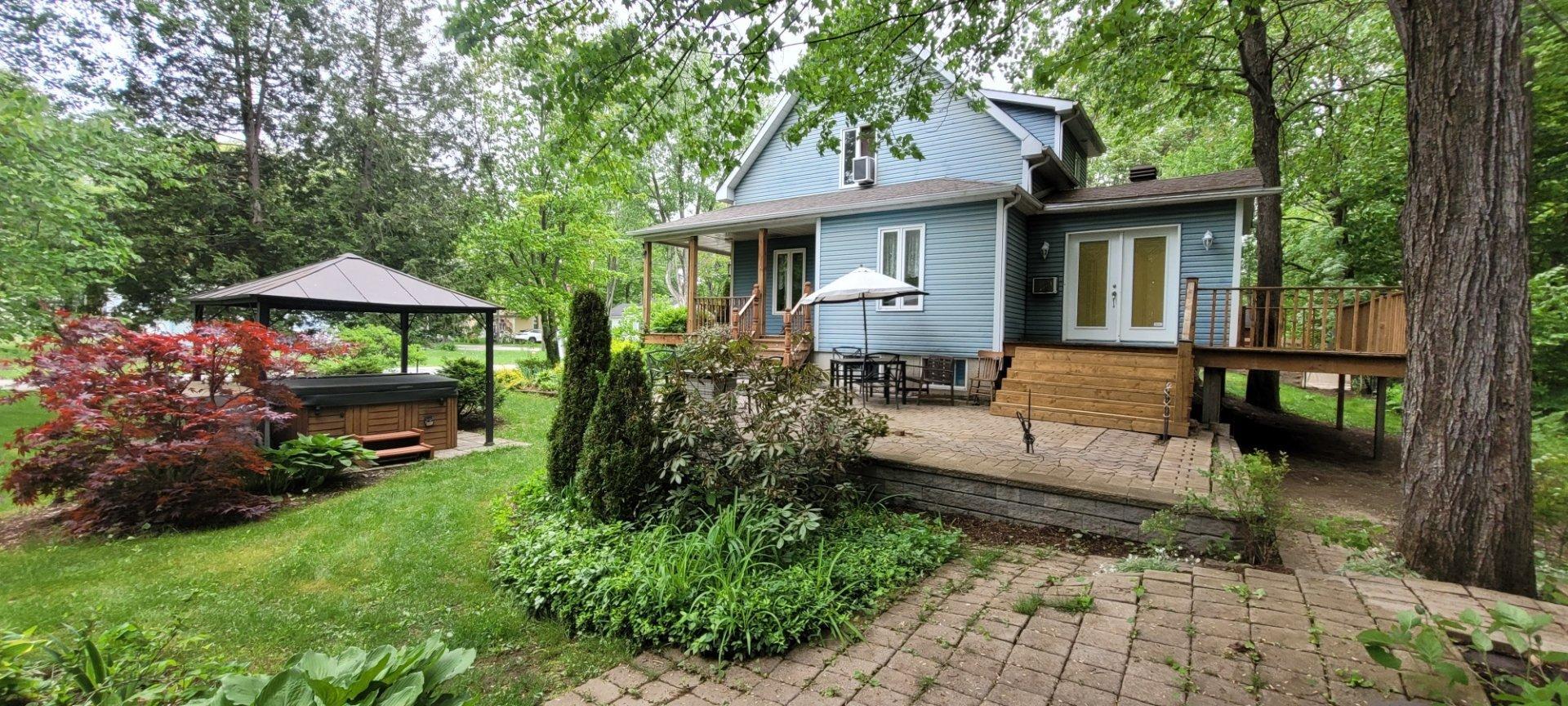 









2043


Av. Pierre

,
Mascouche,




QC
J7K3C2

