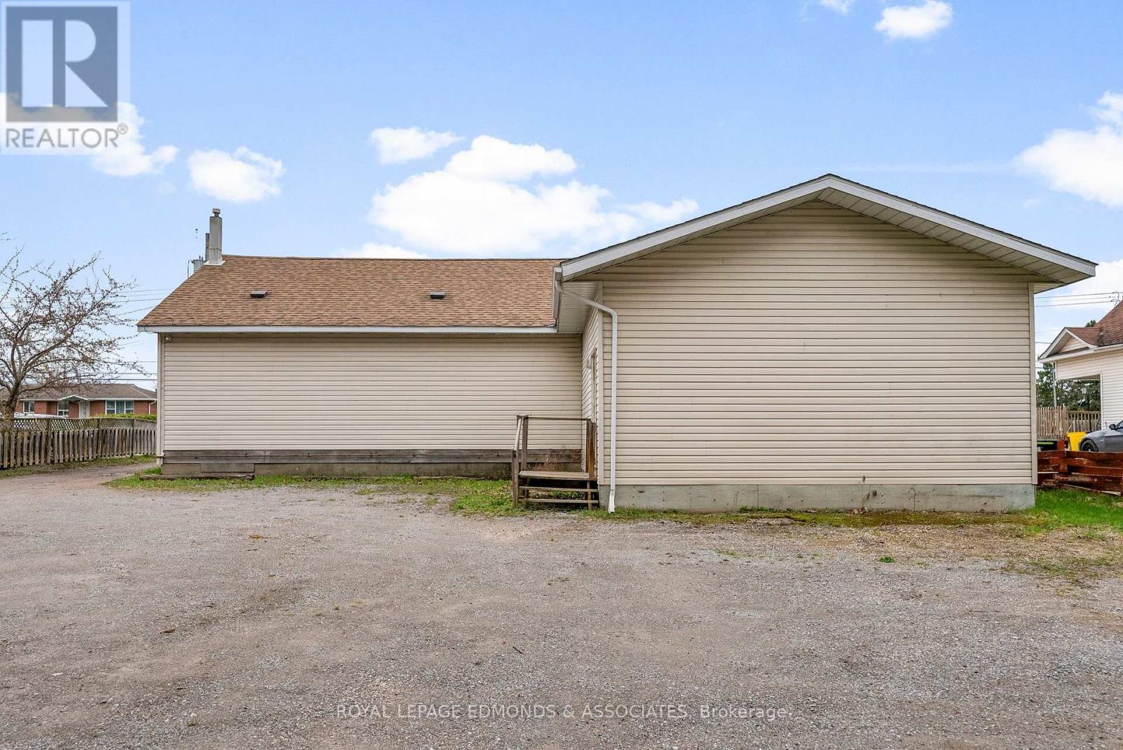 












421 BOUNDARY ROAD E

,
Pembroke,




Ontario
K8A6K9

