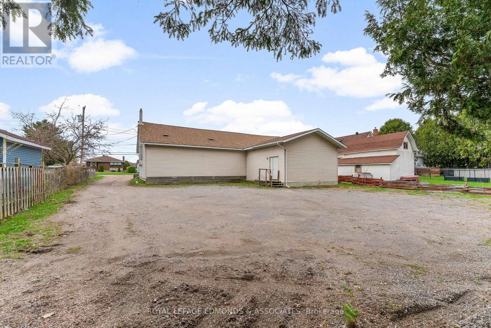 












421 BOUNDARY ROAD E

,
Pembroke,




Ontario
K8A6K9

