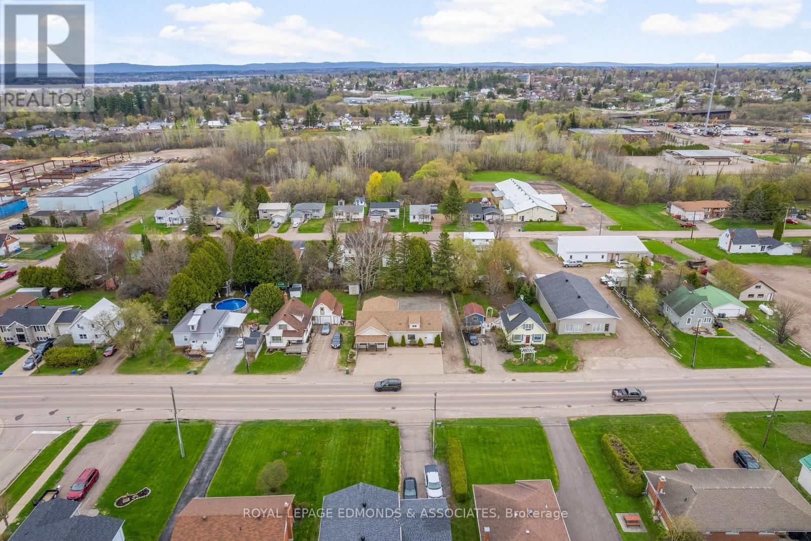 












421 BOUNDARY ROAD E

,
Pembroke,




Ontario
K8A6K9

