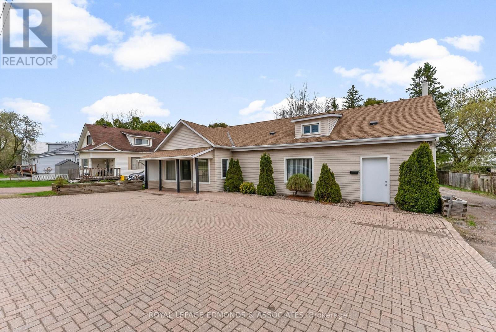 












421 BOUNDARY ROAD E

,
Pembroke,




Ontario
K8A6K9

