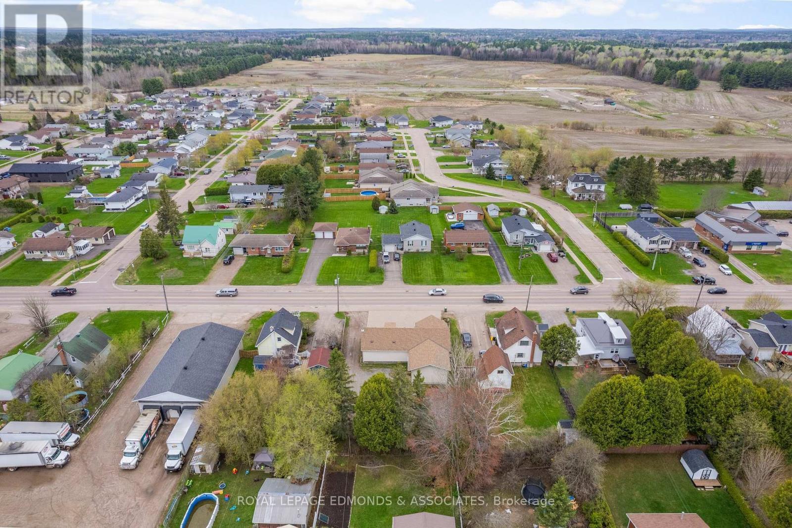 












421 BOUNDARY ROAD E

,
Pembroke,




Ontario
K8A6K9

