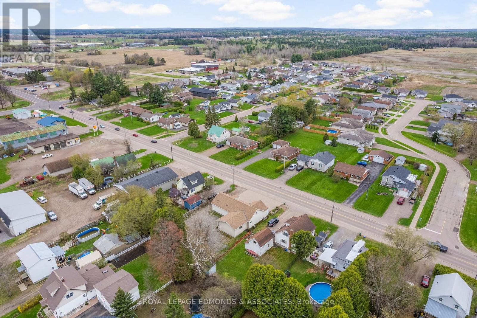 












421 BOUNDARY ROAD E

,
Pembroke,




Ontario
K8A6K9


