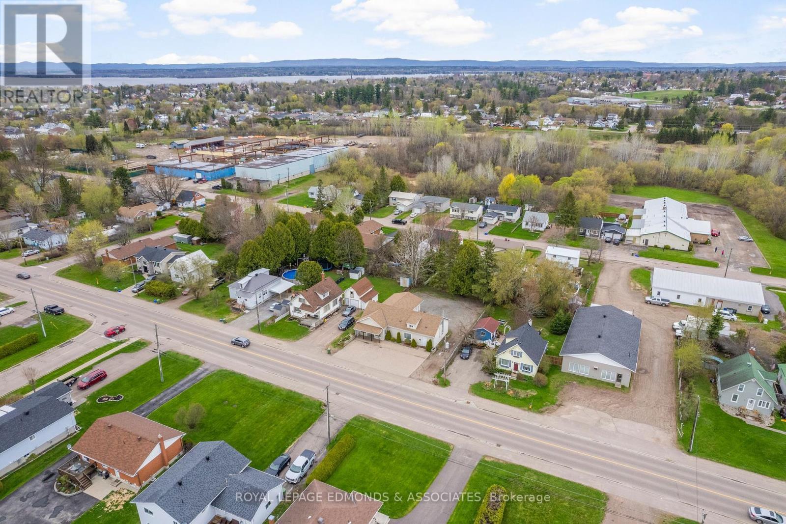 












421 BOUNDARY ROAD E

,
Pembroke,




Ontario
K8A6K9

