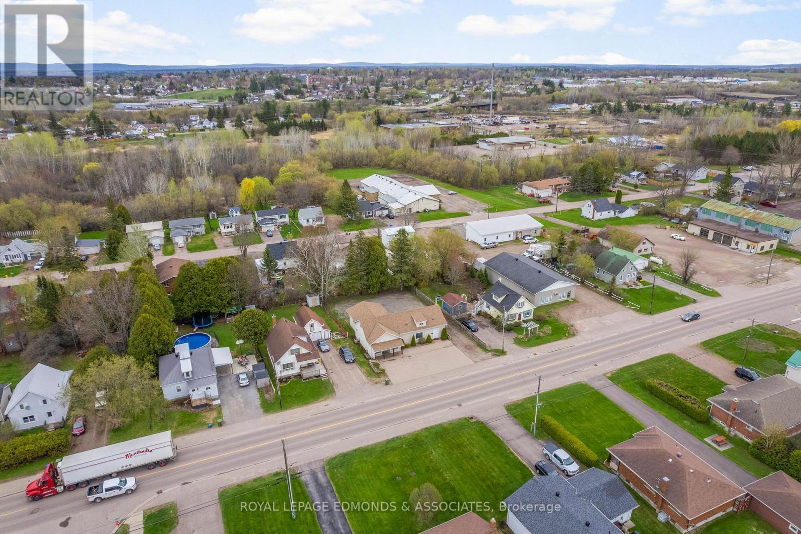 












421 BOUNDARY ROAD E

,
Pembroke,




Ontario
K8A6K9

