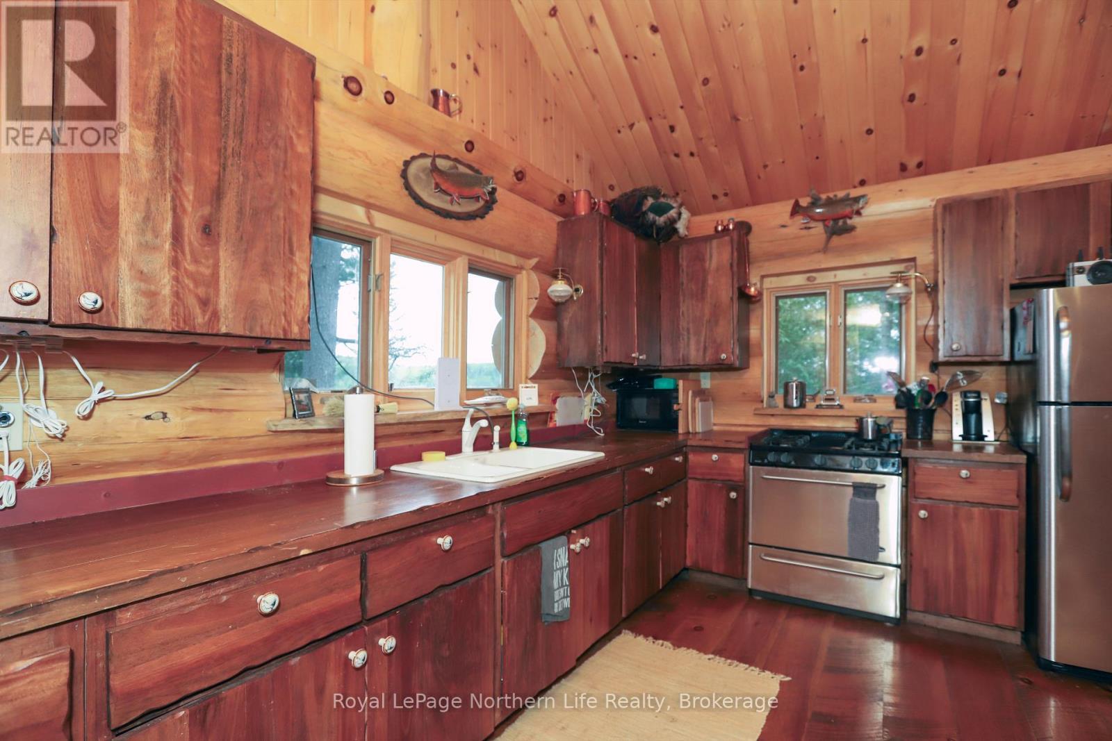 












C - 28 CASSELS LAKE ISLAND

,
Temagami,




Ontario
P0H2H0

