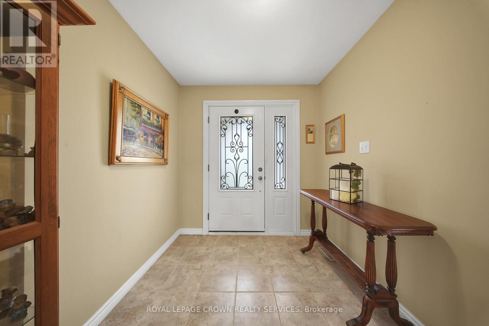 












383 ASHWORTH DRIVE

,
Newmarket,




Ontario
L3Y6T7

