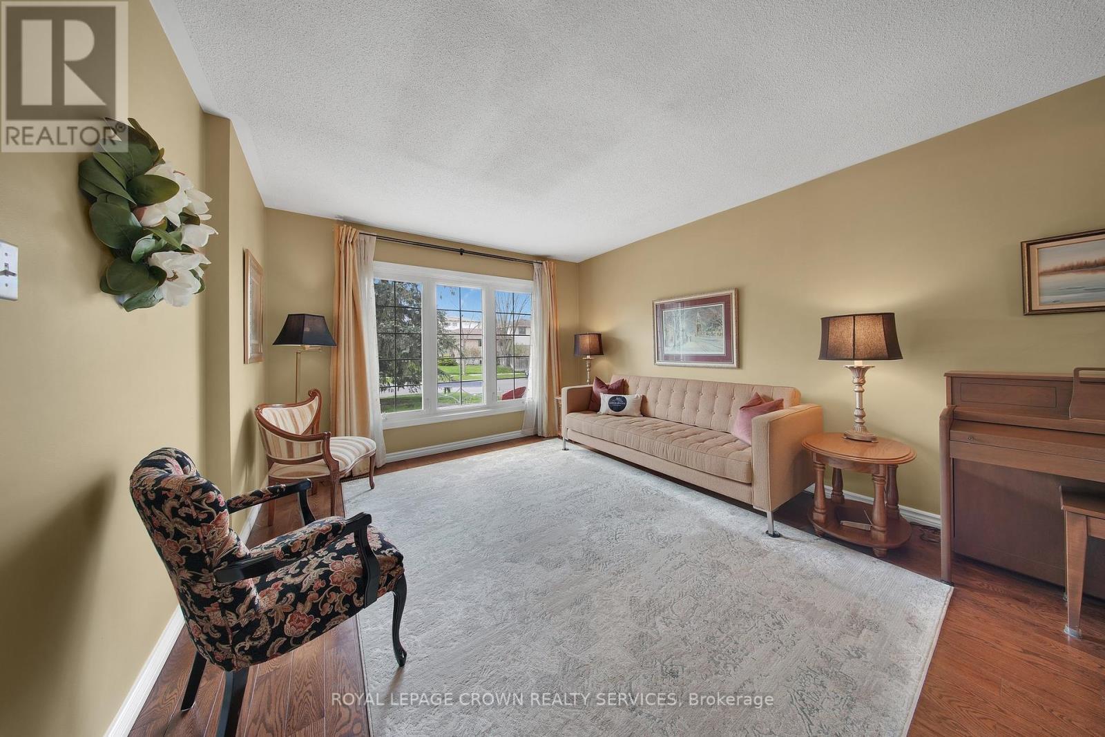 












383 ASHWORTH DRIVE

,
Newmarket,




Ontario
L3Y6T7

