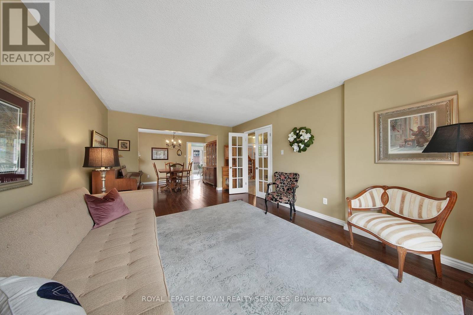 












383 ASHWORTH DRIVE

,
Newmarket,




Ontario
L3Y6T7

