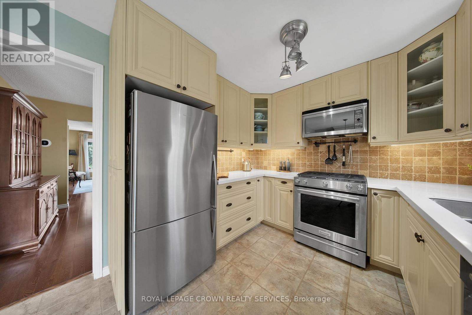 












383 ASHWORTH DRIVE

,
Newmarket,




Ontario
L3Y6T7

