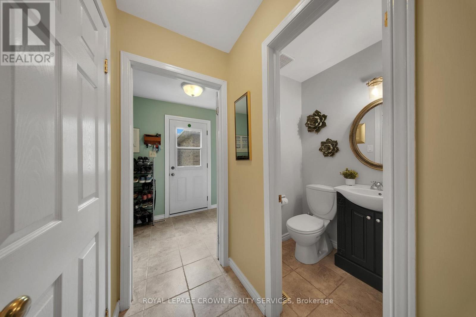












383 ASHWORTH DRIVE

,
Newmarket,




Ontario
L3Y6T7

