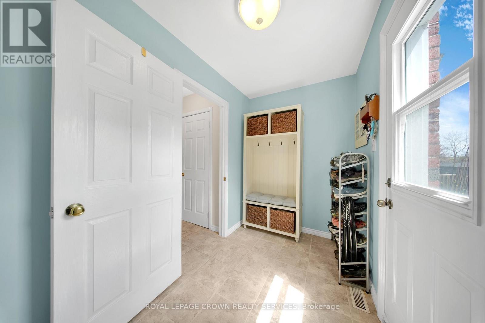 












383 ASHWORTH DRIVE

,
Newmarket,




Ontario
L3Y6T7

